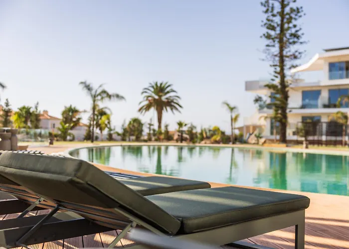 Castelo Suites Hotel